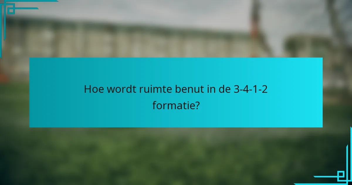 Hoe wordt ruimte benut in de 3-4-1-2 formatie?